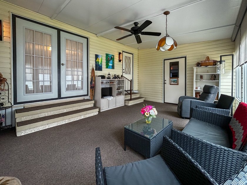This tastefully updated and well maintained 2 bed 2 bath - photo 41