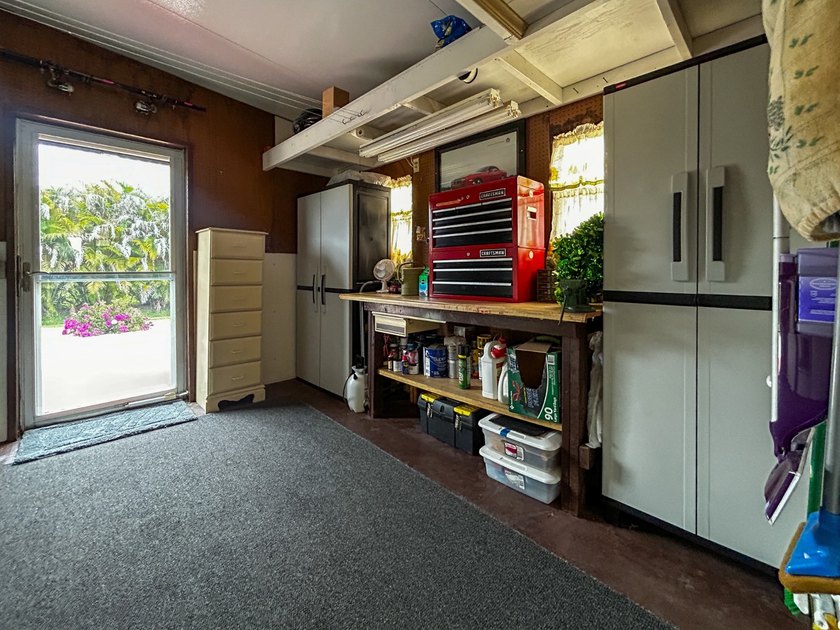This tastefully updated and well maintained 2 bed 2 bath - photo 45