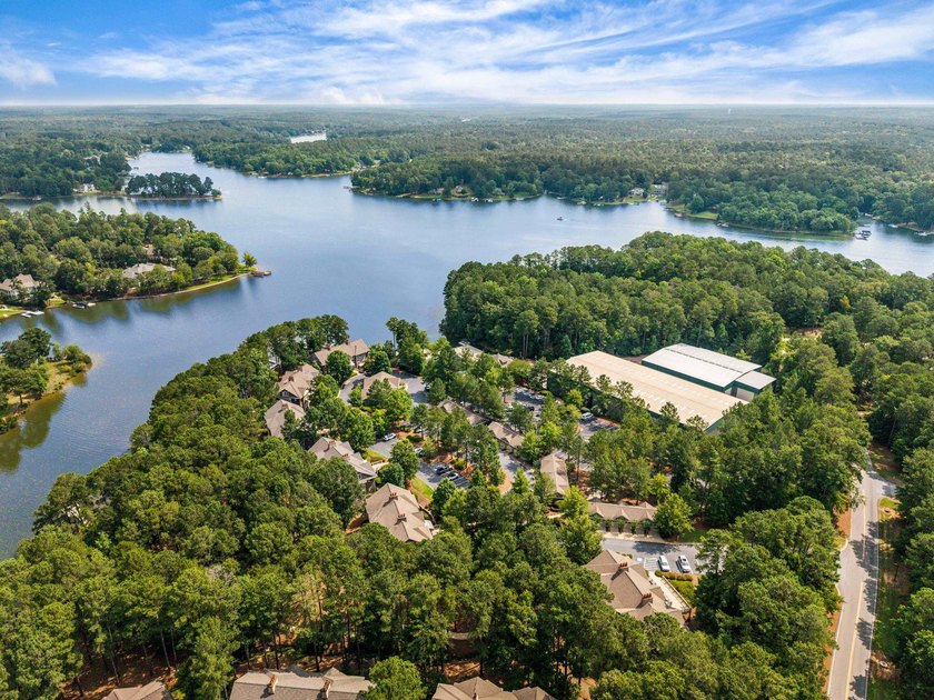 Beautifully renovated 2-bedroom, 2-bath Lake Club Condo with a - photo 49