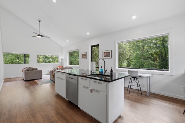 Dream Get Away/Nightly Rental  Modern and ready for you. - photo 22