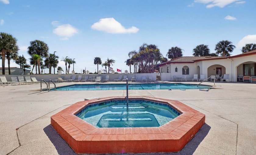 This tastefully updated and well maintained 2 bed 2 bath - photo 53