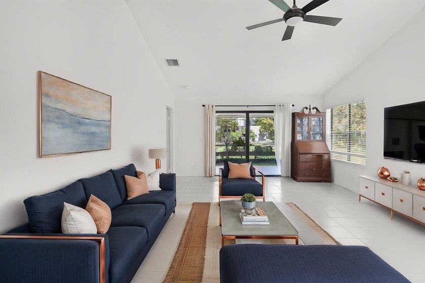 Welcome to this charming 3-bedroom, 2-bathroom villa in 55+ - photo 11