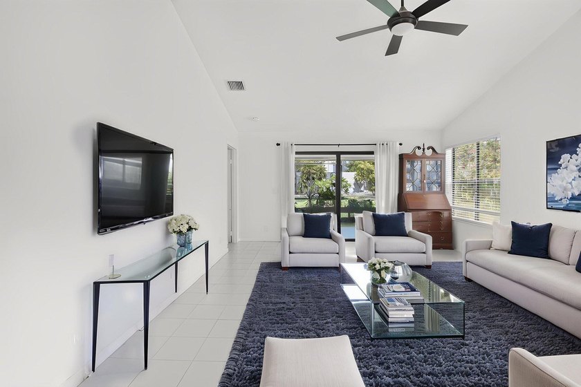 Welcome to this charming 3-bedroom, 2-bathroom villa in 55+ - photo 14