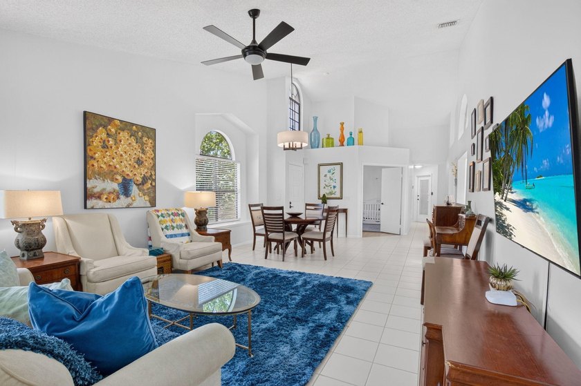 Welcome to this charming 3-bedroom, 2-bathroom villa in 55+ - photo 17