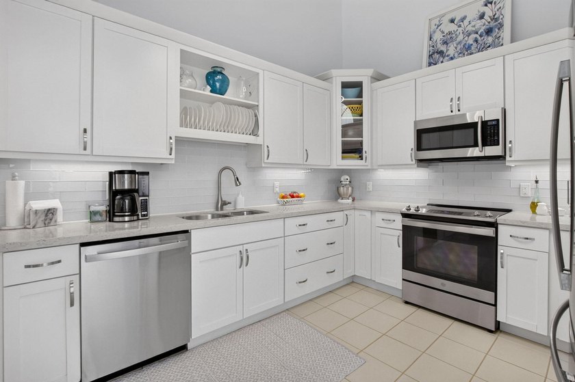 Welcome to this charming 3-bedroom, 2-bathroom villa in 55+ - photo 22