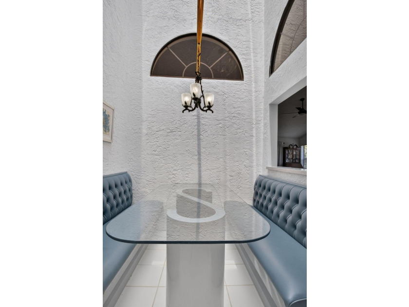 Welcome to this charming 3-bedroom, 2-bathroom villa in 55+ - photo 26