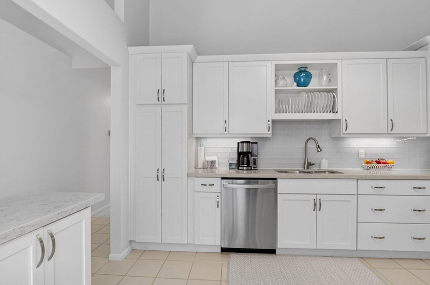 Welcome to this charming 3-bedroom, 2-bathroom villa in 55+ - photo 27
