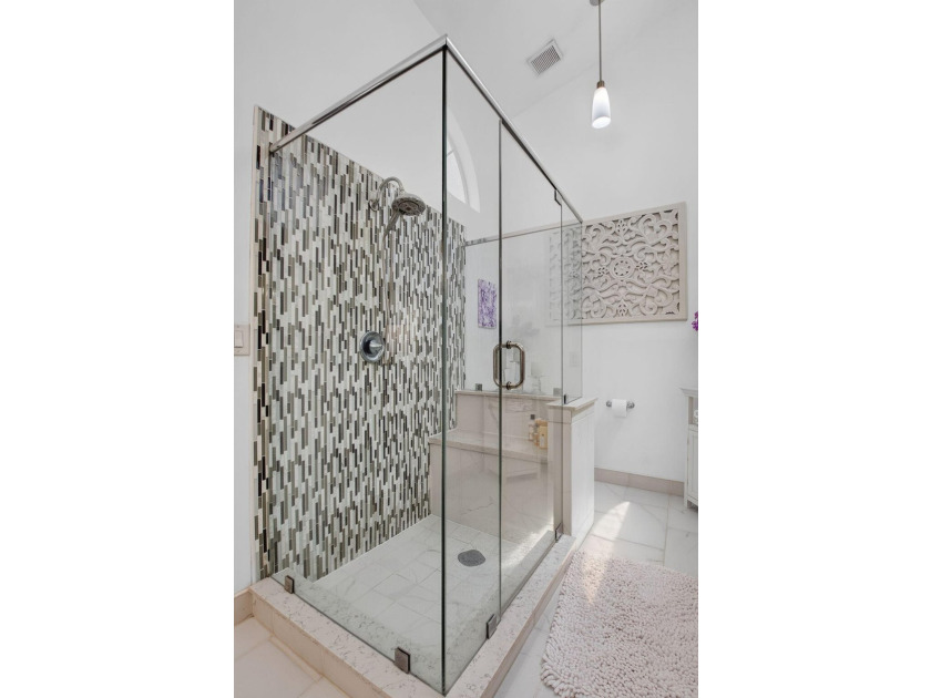 Welcome to this charming 3-bedroom, 2-bathroom villa in 55+ - photo 33