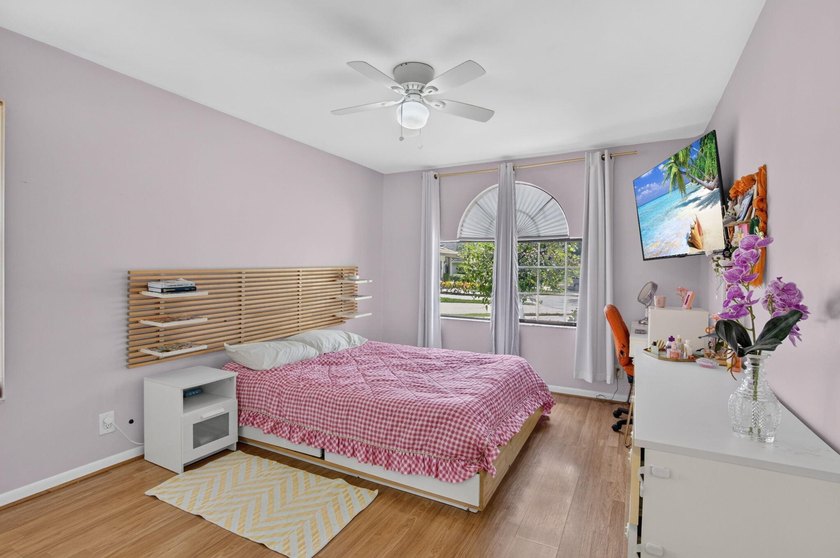 Welcome to this charming 3-bedroom, 2-bathroom villa in 55+ - photo 39