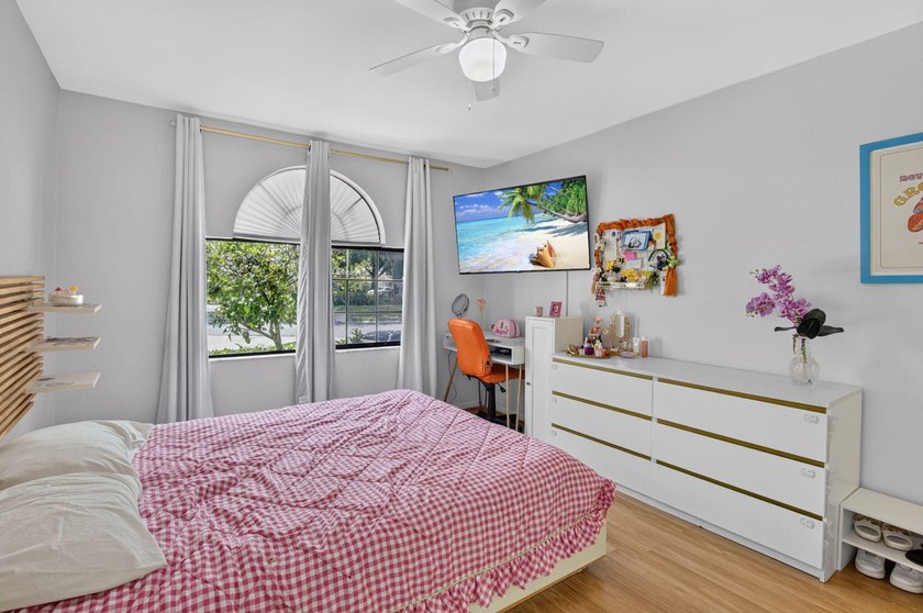 Welcome to this charming 3-bedroom, 2-bathroom villa in 55+ - photo 40