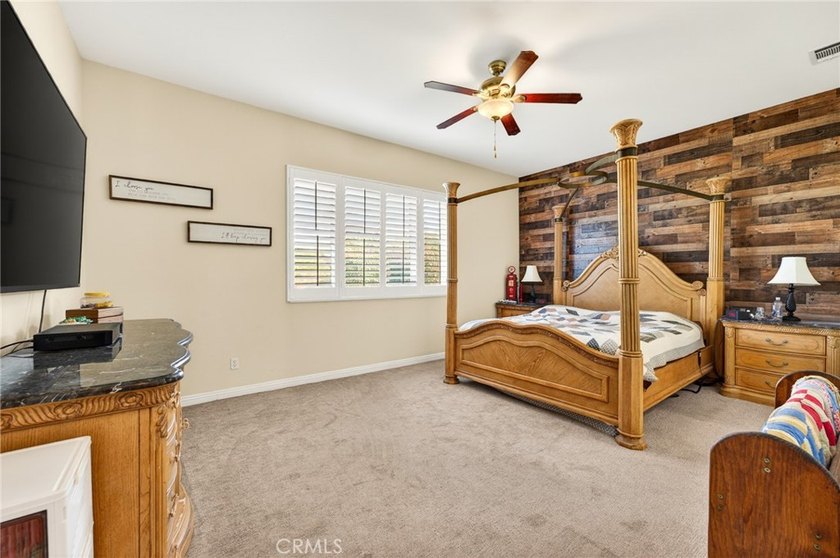 Welcome to this highly sought-after Emerald Model, ideally - photo 10