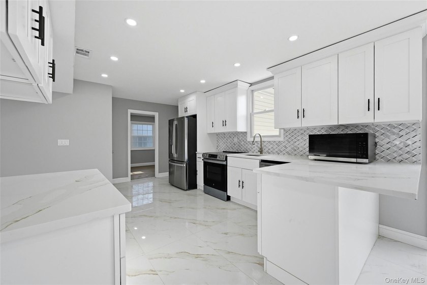 Welcome To 10 Curlin Lane, A Completely Gut-Renovated 4 Bedroom - photo 6