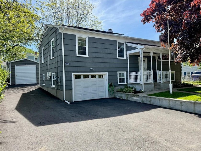 THIS HOME IS PERFECT!- METICULOUSLY MAINTAINED - BEAUTIFUL - photo 2