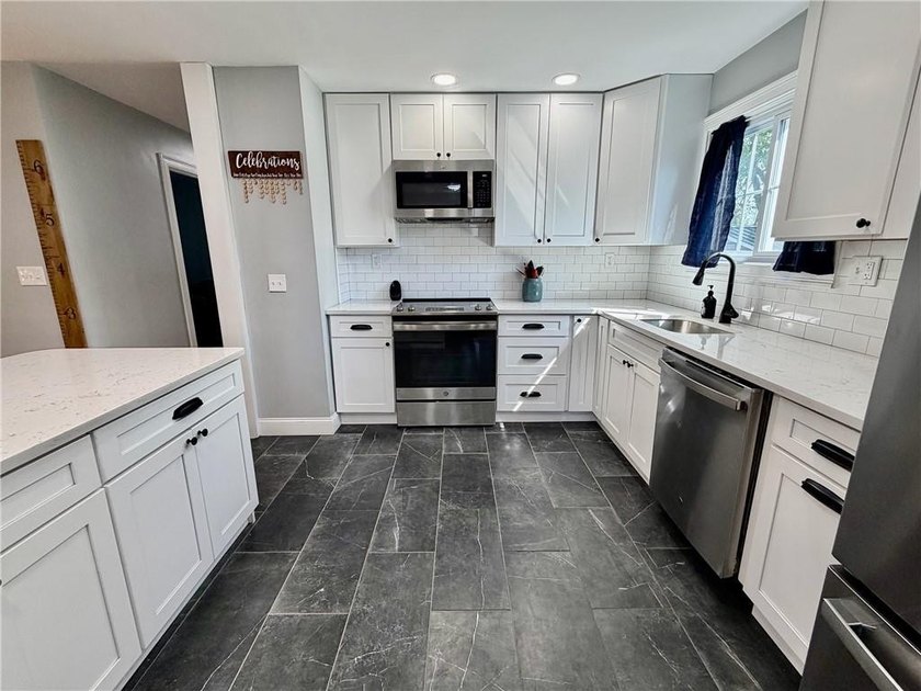 THIS HOME IS PERFECT!- METICULOUSLY MAINTAINED - BEAUTIFUL - photo 7