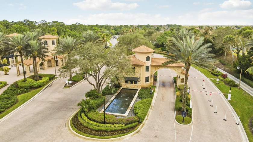 Experience the ultimate Jupiter Country Club lifestyle in this - photo 18