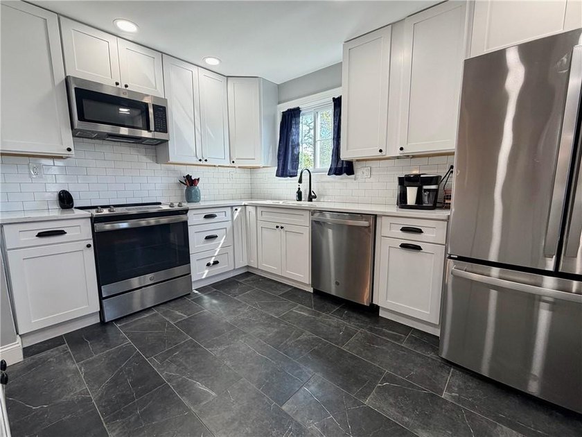 THIS HOME IS PERFECT!- METICULOUSLY MAINTAINED - BEAUTIFUL - photo 9