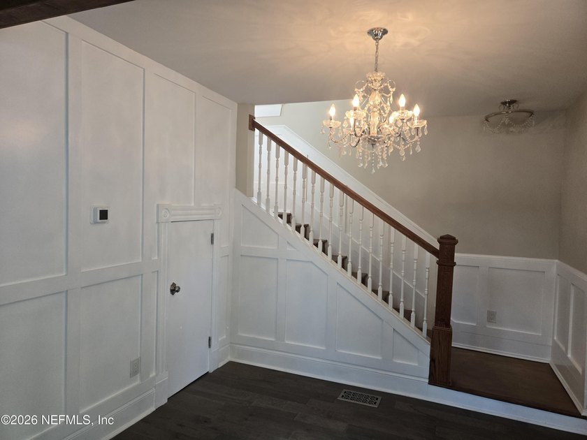 Beautifully remodeled 5 bedroom, 3 bathroom home in Historic - photo 11