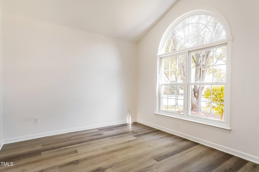 This fully refreshed 4-bedroom, 2.5-bath home with a 2-car - photo 13