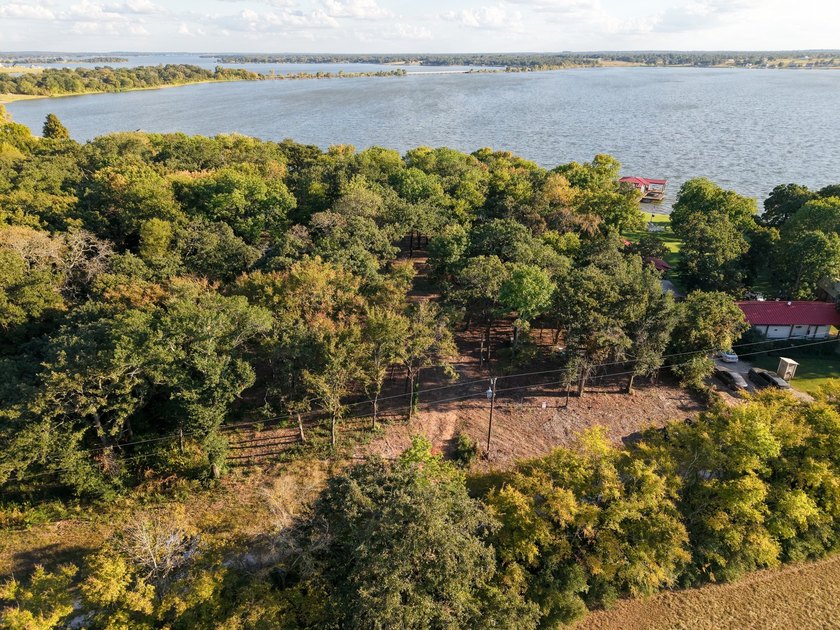 Your lakefront getaway awaits on the shimmering shores of Lake - photo 14