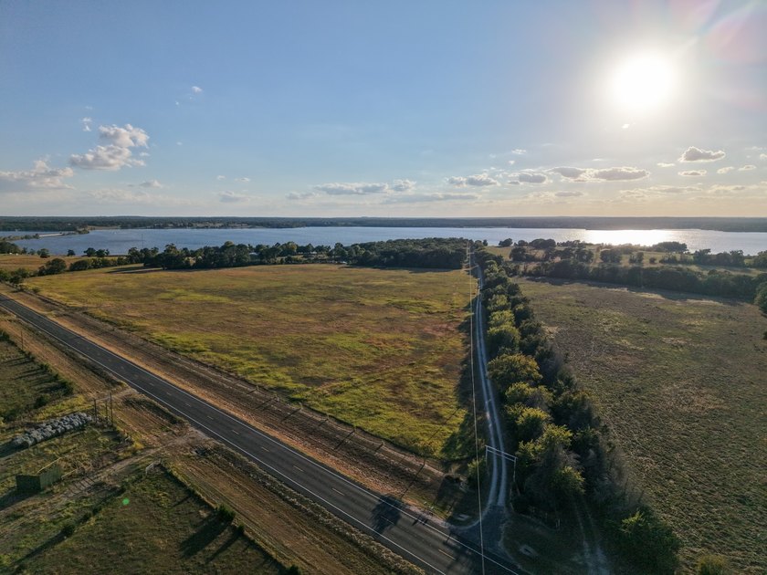 Your lakefront getaway awaits on the shimmering shores of Lake - photo 17