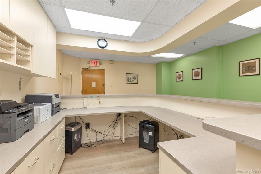 Discover an exceptional opportunity to acquire a 1,600 square - photo 4