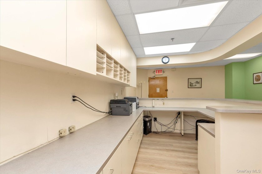 Discover an exceptional opportunity to acquire a 1,600 square - photo 5