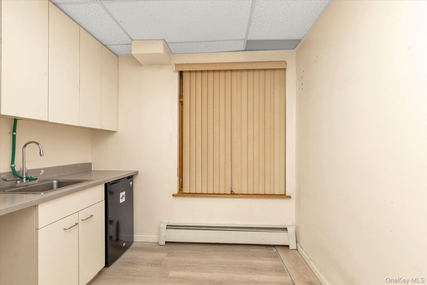 Discover an exceptional opportunity to acquire a 1,600 square - photo 9