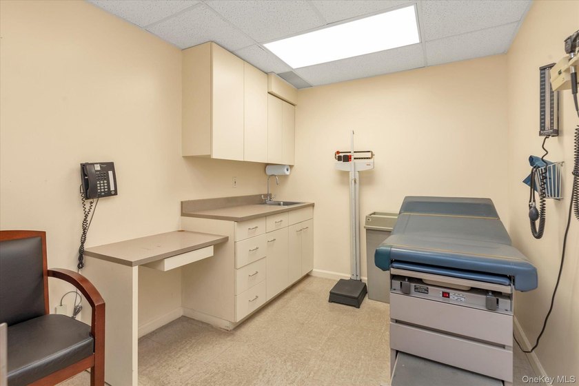 Discover an exceptional opportunity to acquire a 1,600 square - photo 10