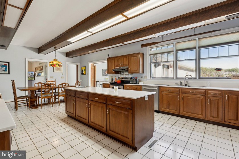 Eastern Shore Waterfront Estate Welcome to a true sportsman's - photo 34
