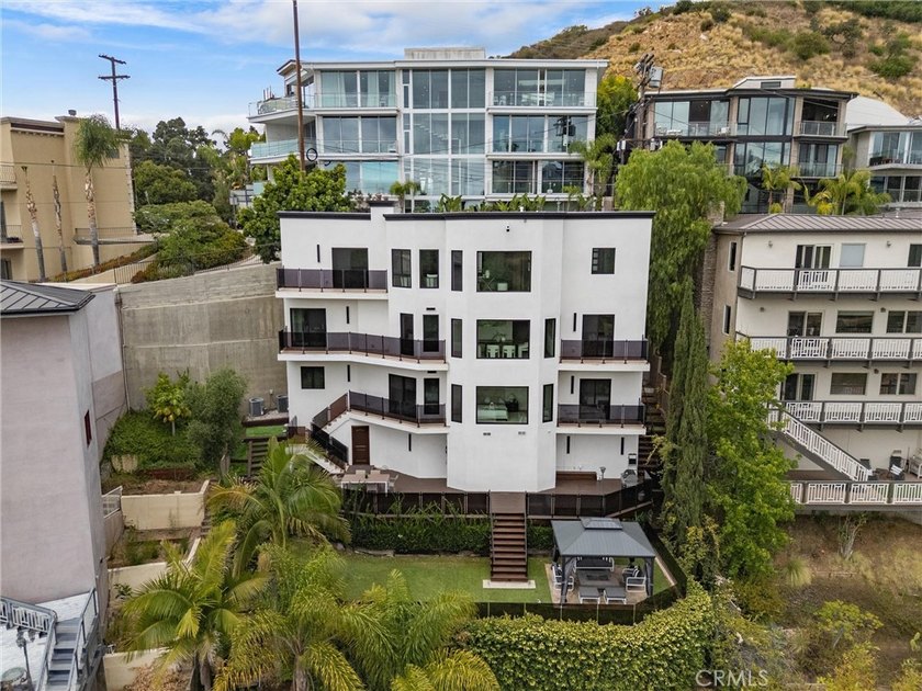 Three levels above the city with picturesque views from every - photo 2