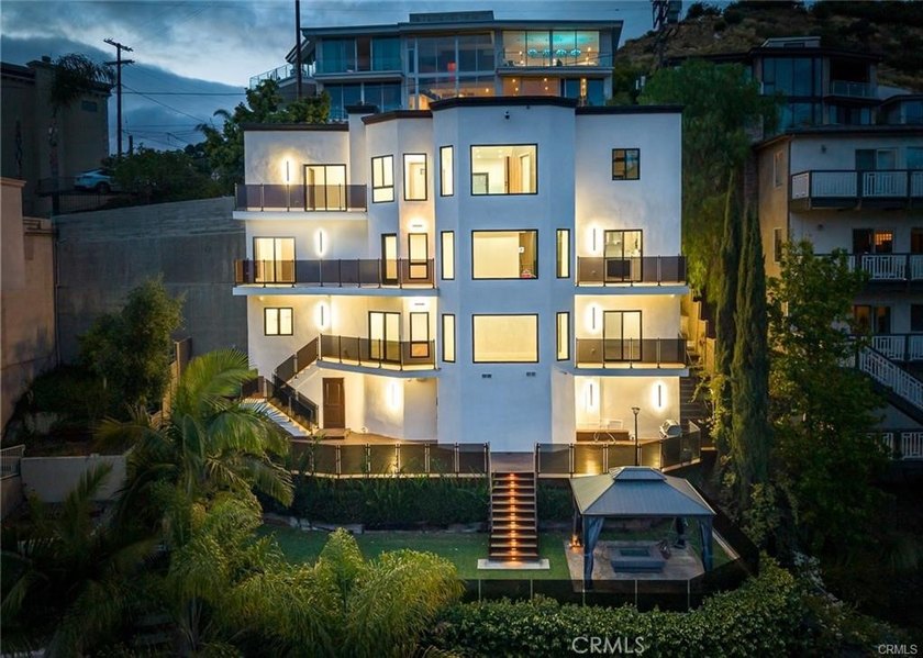 Three levels above the city with picturesque views from every - photo 3