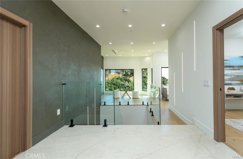 Three levels above the city with picturesque views from every - photo 7
