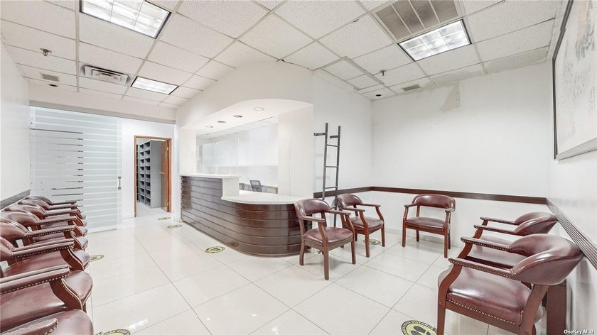 This 1847 gross sqft commercial condo is perfectly located in - photo 3