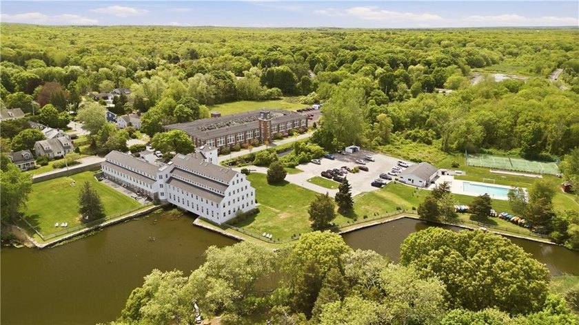A rare opportunity to own a residence in Hamilton Harbour's - photo 3