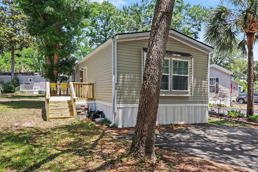Location! Location! Location! Move in ready. Inlet living and - photo 3