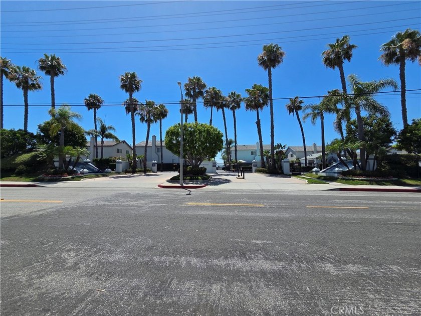This beautiful 2 -story home locates Shadow Brook Gated - photo 4