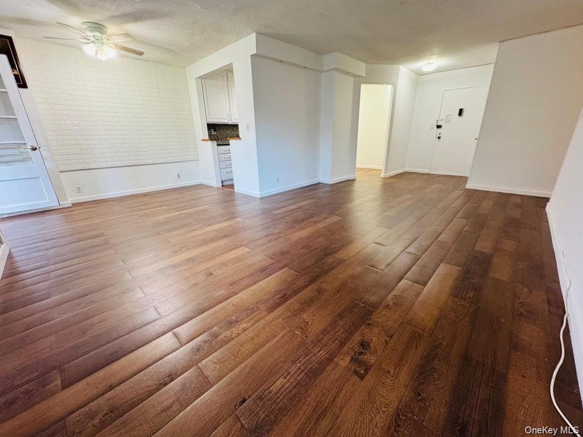 Renovated 2-bedroom co-op in Downtown Flushing-move-in ready - photo 5