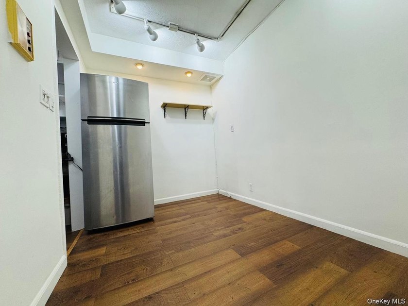 Renovated 2-bedroom co-op in Downtown Flushing-move-in ready - photo 7