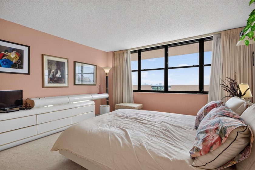 What an Amazing Listing! Wow. Direct Intracoastal. Ocean view - photo 29