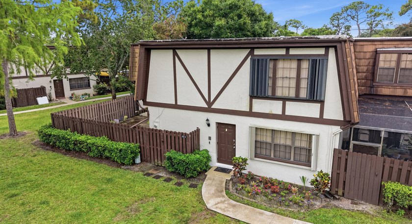 Unapproved Short Sale. Located in the heart of Royal Palm Beach - photo 5