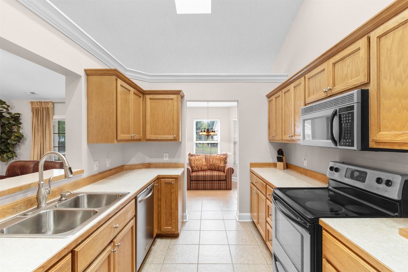 Wonderful 3-bedroom, 2-bathroom retirement home in the highly - photo 6