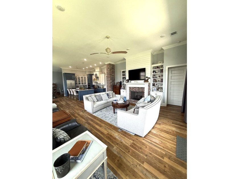 This immaculate and well maintained home will not last long with - photo 9