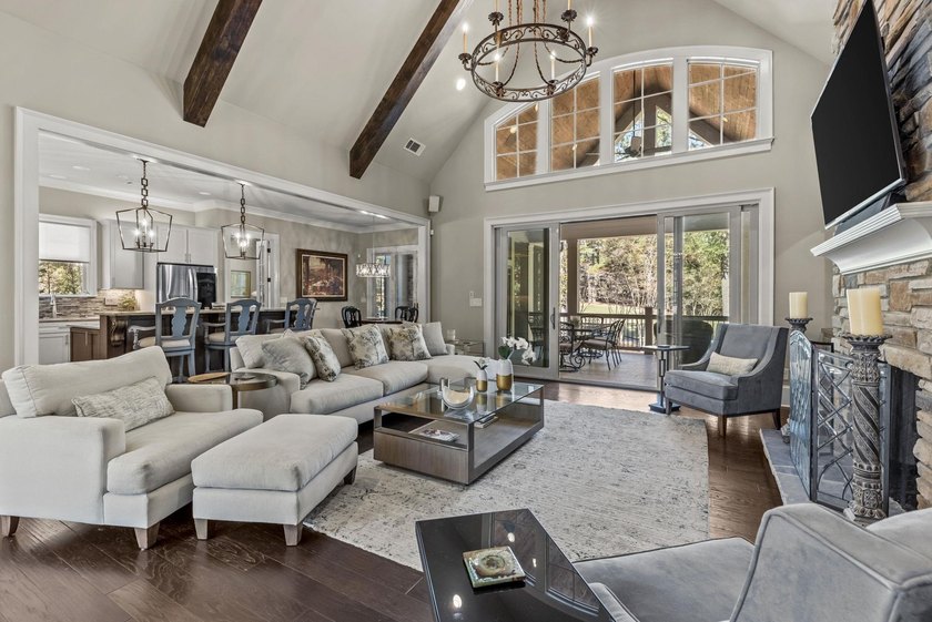 Welcome to refined luxury living in the heart of Reynolds Lake - photo 13