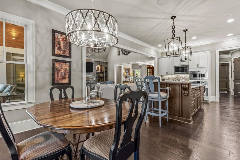 Welcome to refined luxury living in the heart of Reynolds Lake - photo 17