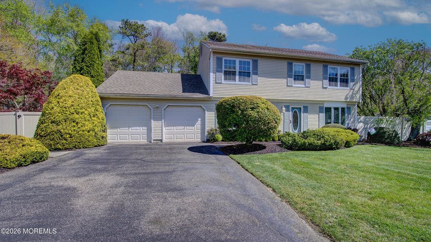 Welcome to this inviting 3-4 bedroom, 2.5-bath colonial tucked - photo 3