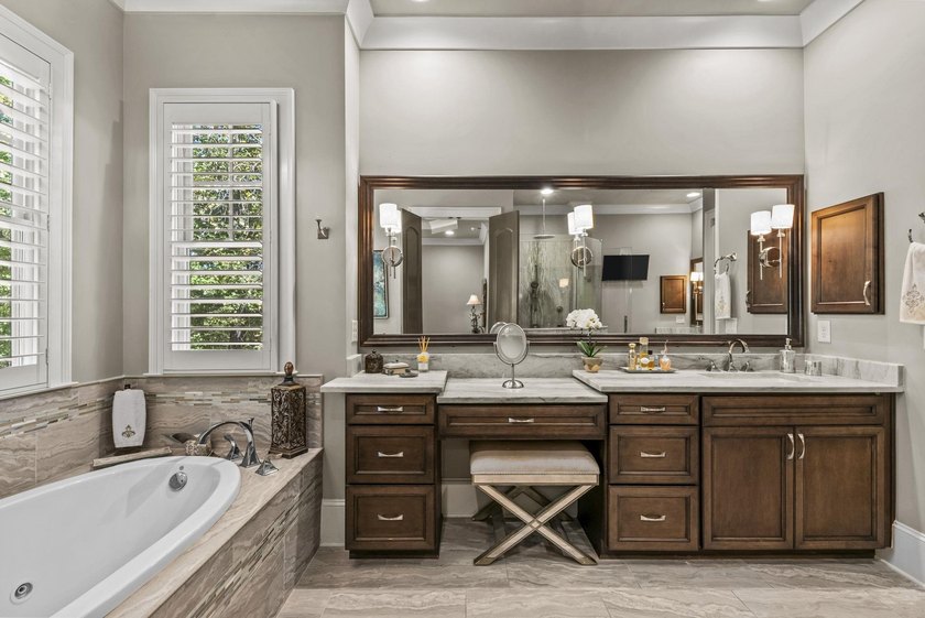 Welcome to refined luxury living in the heart of Reynolds Lake - photo 25