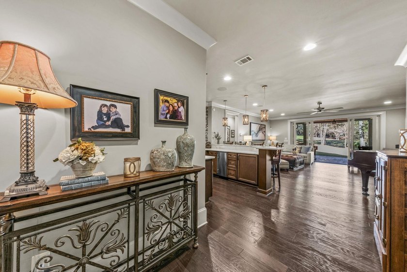 Welcome to refined luxury living in the heart of Reynolds Lake - photo 34