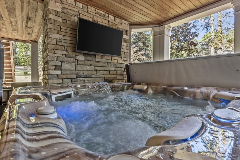 Welcome to refined luxury living in the heart of Reynolds Lake - photo 39