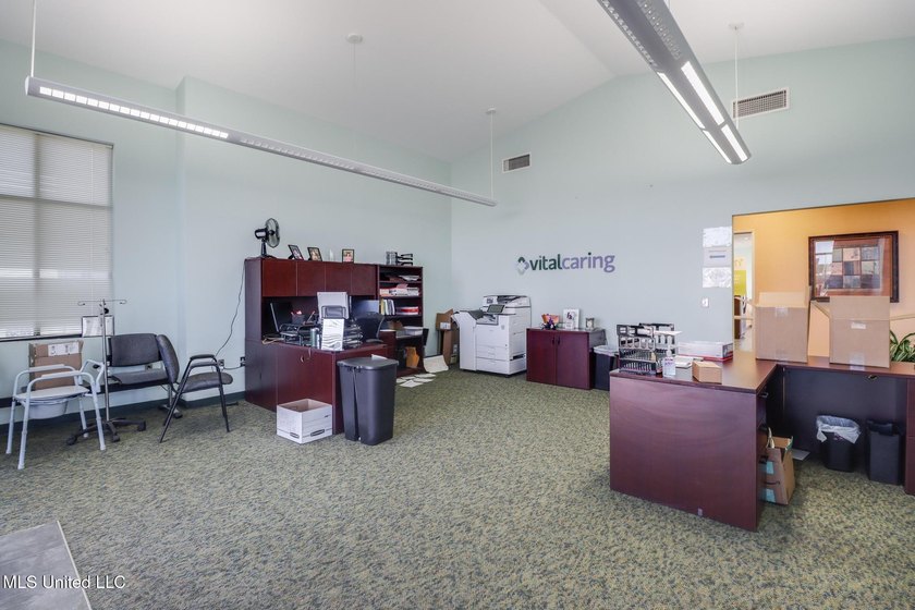 7,830 SqFt office building for sale in sought after Intraplex 10 - photo 11