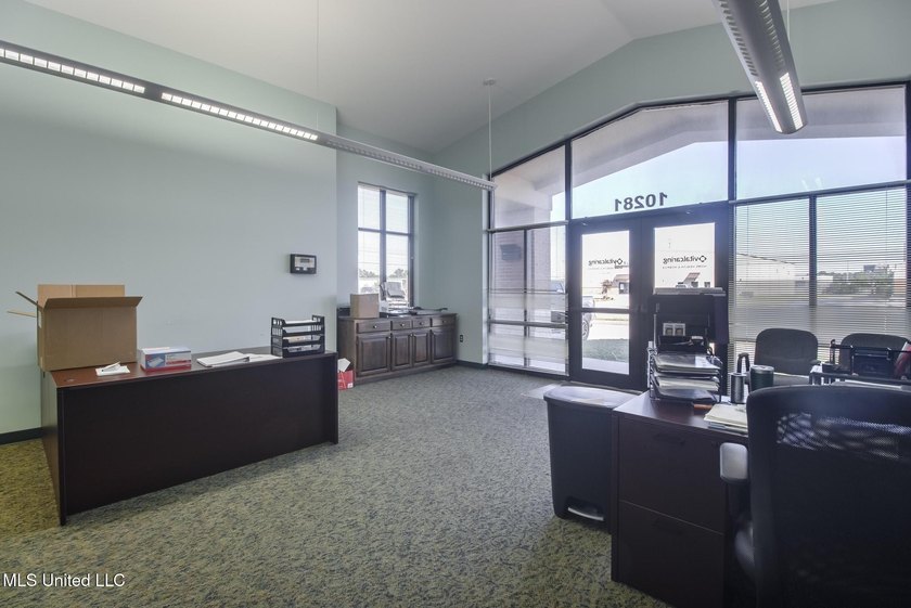7,830 SqFt office building for sale in sought after Intraplex 10 - photo 12